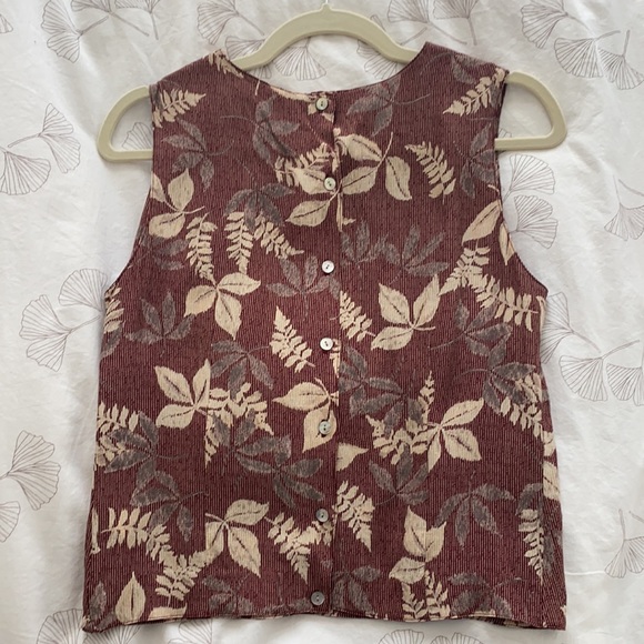 Vintage leaf motif sleeveless top - Picture 2 of 6